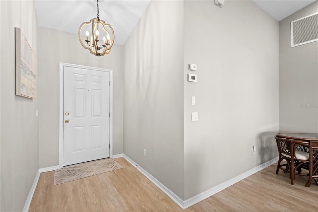 For Sale: $275,000 (2 beds, 2 baths, 1095 Square Feet)