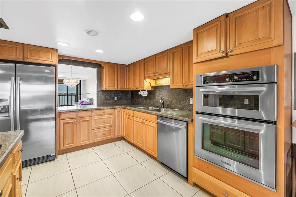 For Sale: $388,500 (2 beds, 2 baths, 1430 Square Feet)