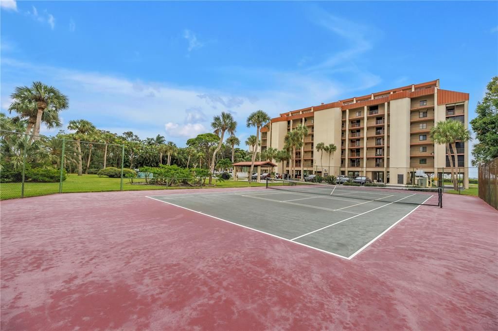 For Sale: $388,500 (2 beds, 2 baths, 1430 Square Feet)