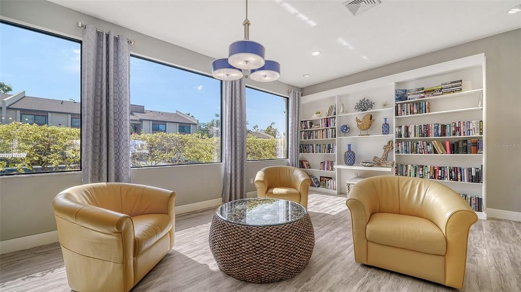 For Sale: $225,000 (2 beds, 2 baths, 1059 Square Feet)