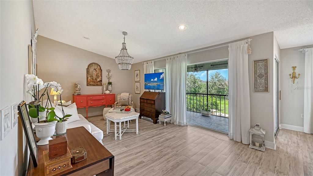 For Sale: $225,000 (2 beds, 2 baths, 1059 Square Feet)