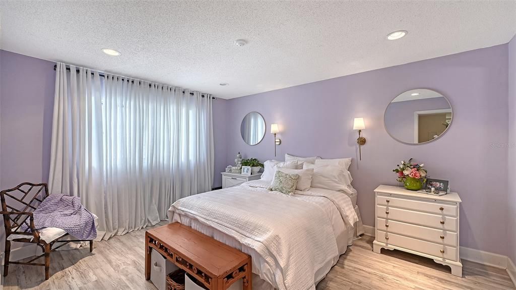 For Sale: $225,000 (2 beds, 2 baths, 1059 Square Feet)