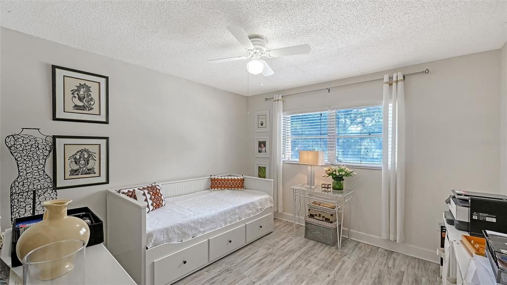 For Sale: $225,000 (2 beds, 2 baths, 1059 Square Feet)