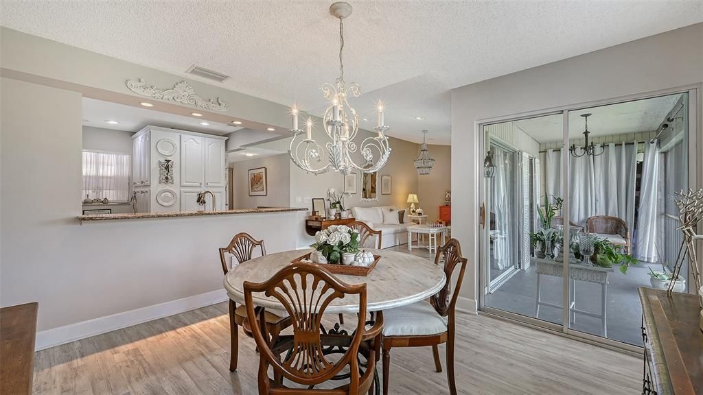 For Sale: $225,000 (2 beds, 2 baths, 1059 Square Feet)