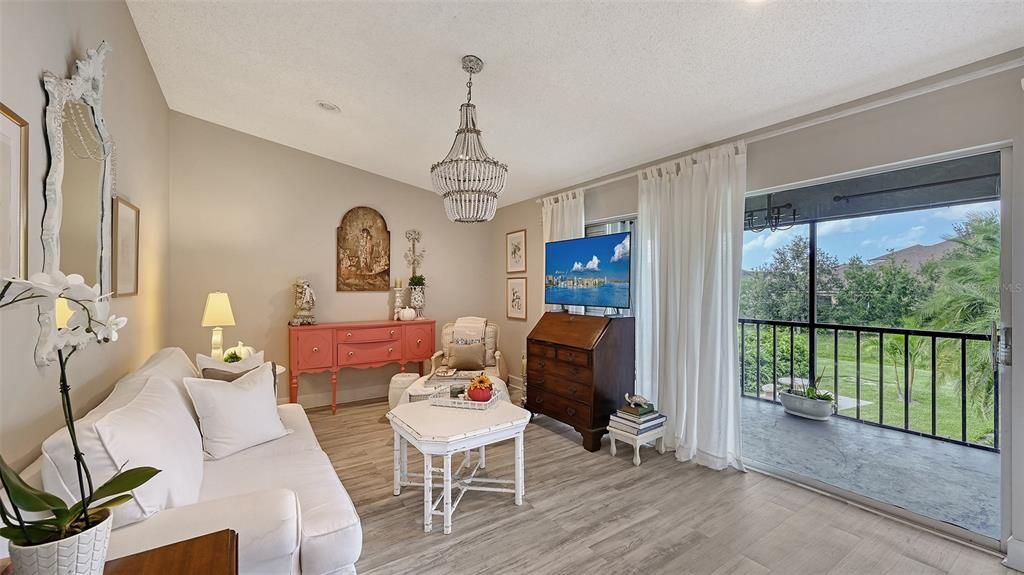 For Sale: $225,000 (2 beds, 2 baths, 1059 Square Feet)