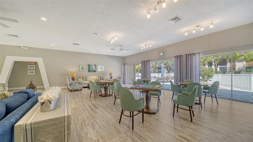 For Sale: $225,000 (2 beds, 2 baths, 1059 Square Feet)