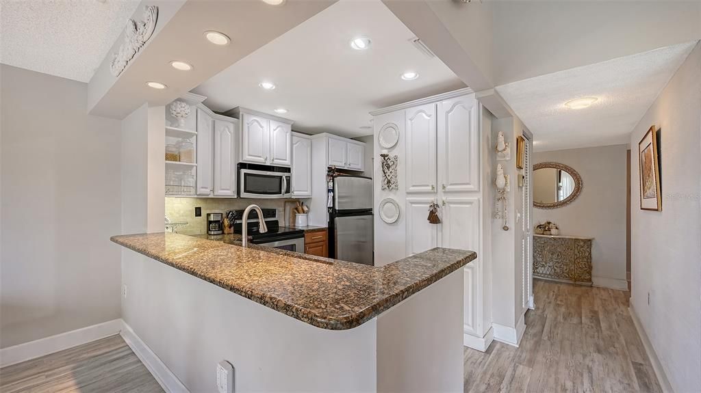 For Sale: $225,000 (2 beds, 2 baths, 1059 Square Feet)