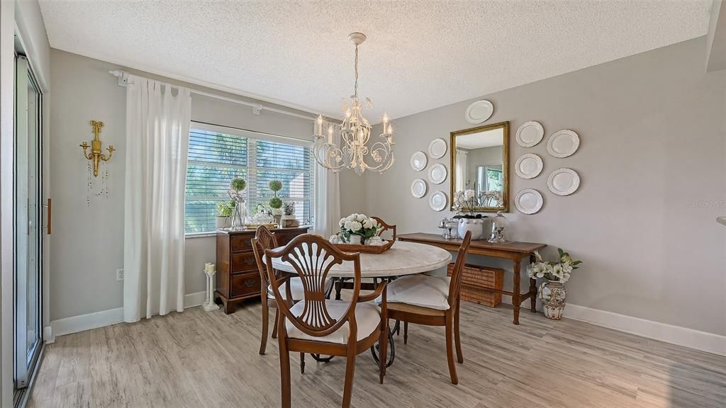 For Sale: $225,000 (2 beds, 2 baths, 1059 Square Feet)