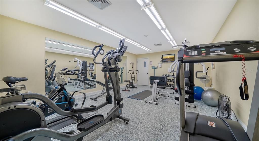 For Sale: $225,000 (2 beds, 2 baths, 1059 Square Feet)