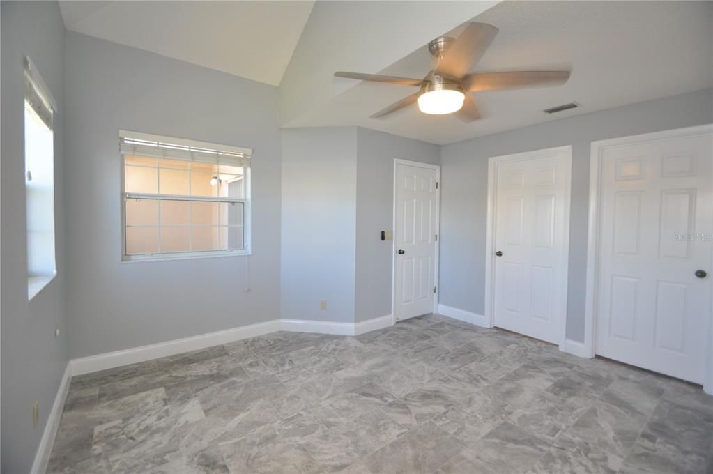 合同活跃: $2,300 (2 贝兹, 2 浴室, 1565 平方英尺)