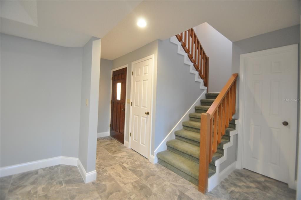 合同活跃: $2,300 (2 贝兹, 2 浴室, 1565 平方英尺)