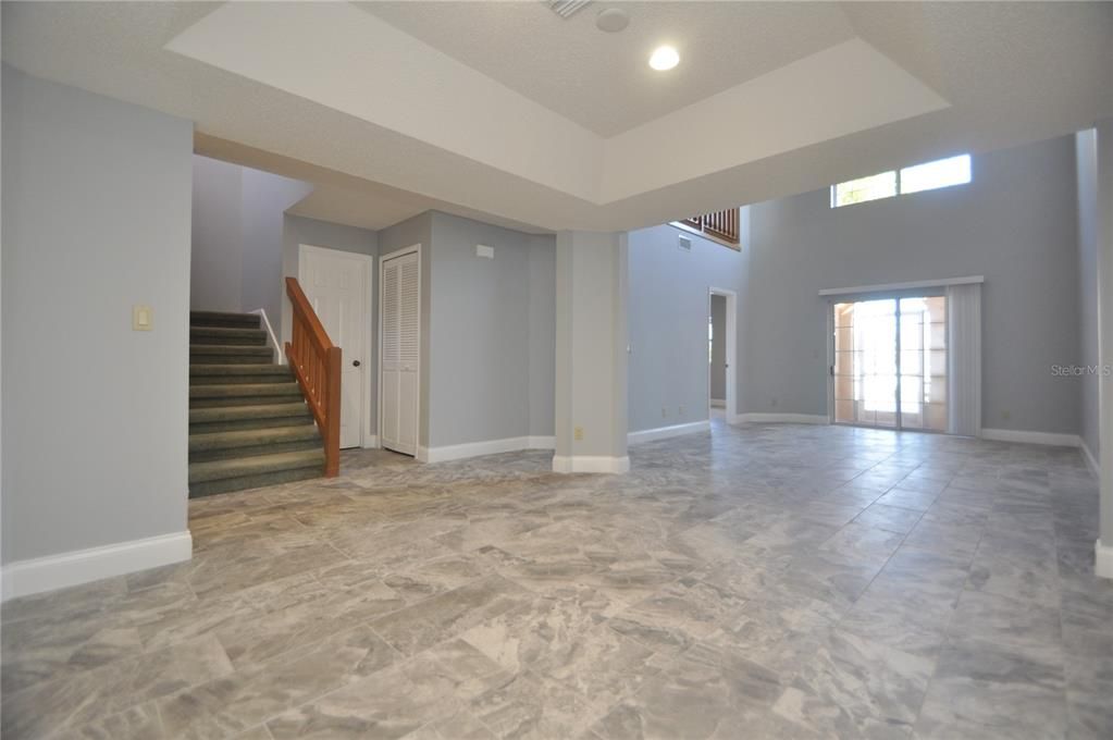 合同活跃: $2,300 (2 贝兹, 2 浴室, 1565 平方英尺)