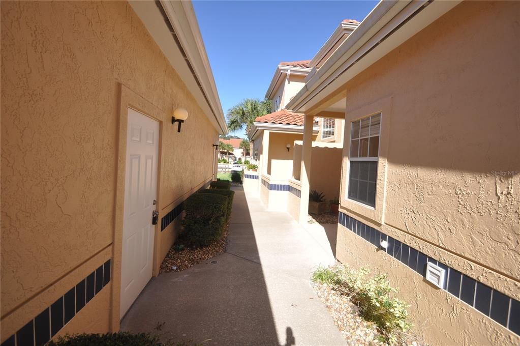 合同活跃: $2,300 (2 贝兹, 2 浴室, 1565 平方英尺)