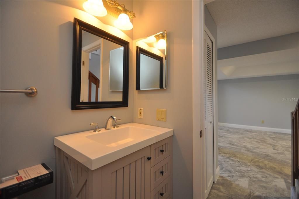 合同活跃: $2,300 (2 贝兹, 2 浴室, 1565 平方英尺)