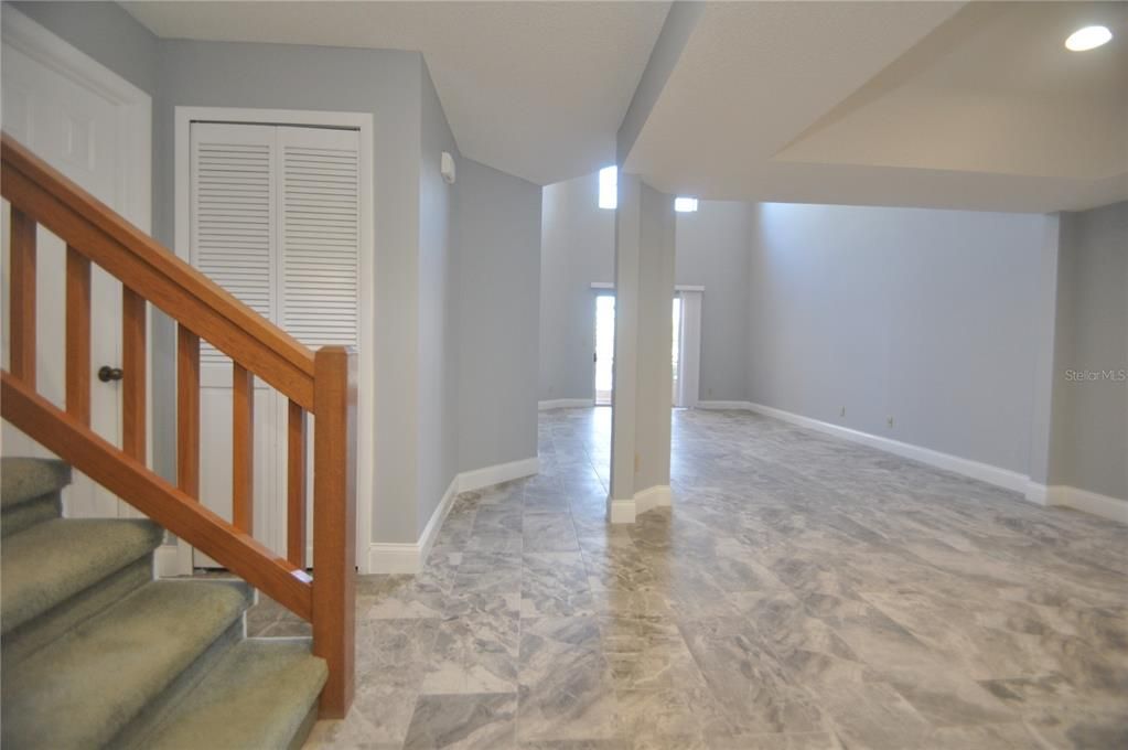 合同活跃: $2,300 (2 贝兹, 2 浴室, 1565 平方英尺)