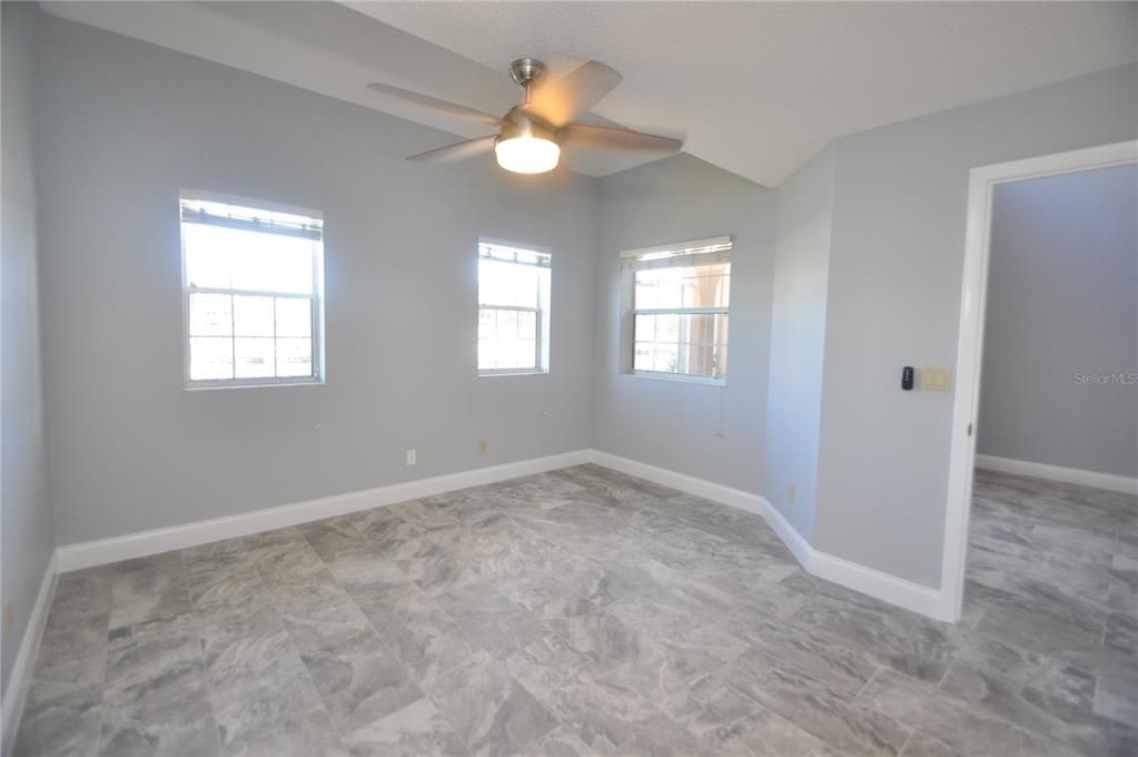 合同活跃: $2,300 (2 贝兹, 2 浴室, 1565 平方英尺)