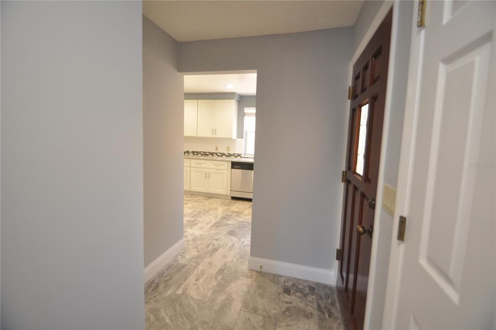 合同活跃: $2,300 (2 贝兹, 2 浴室, 1565 平方英尺)