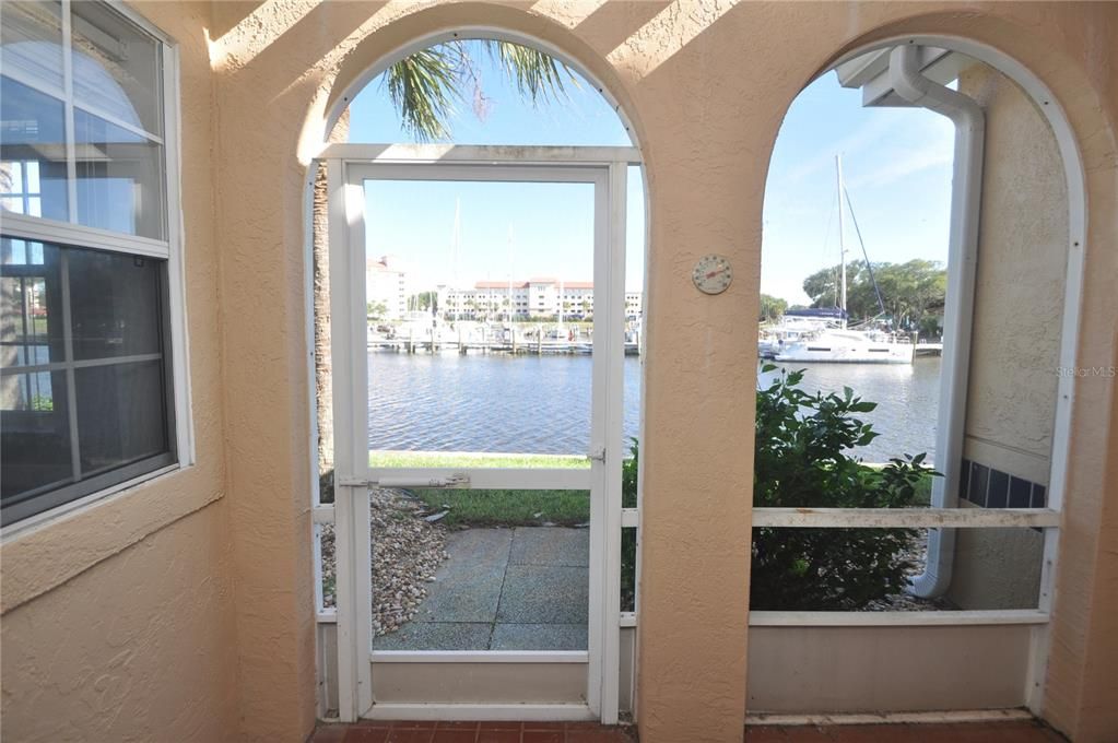 合同活跃: $2,300 (2 贝兹, 2 浴室, 1565 平方英尺)