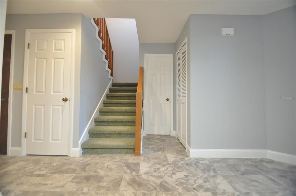 合同活跃: $2,300 (2 贝兹, 2 浴室, 1565 平方英尺)