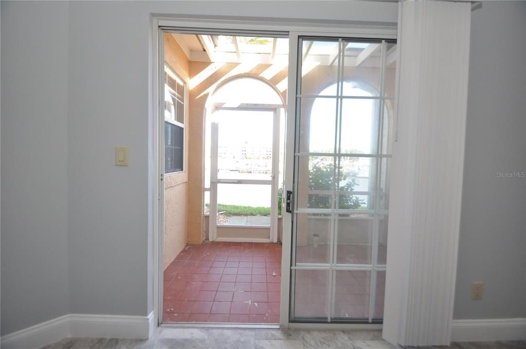 合同活跃: $2,300 (2 贝兹, 2 浴室, 1565 平方英尺)