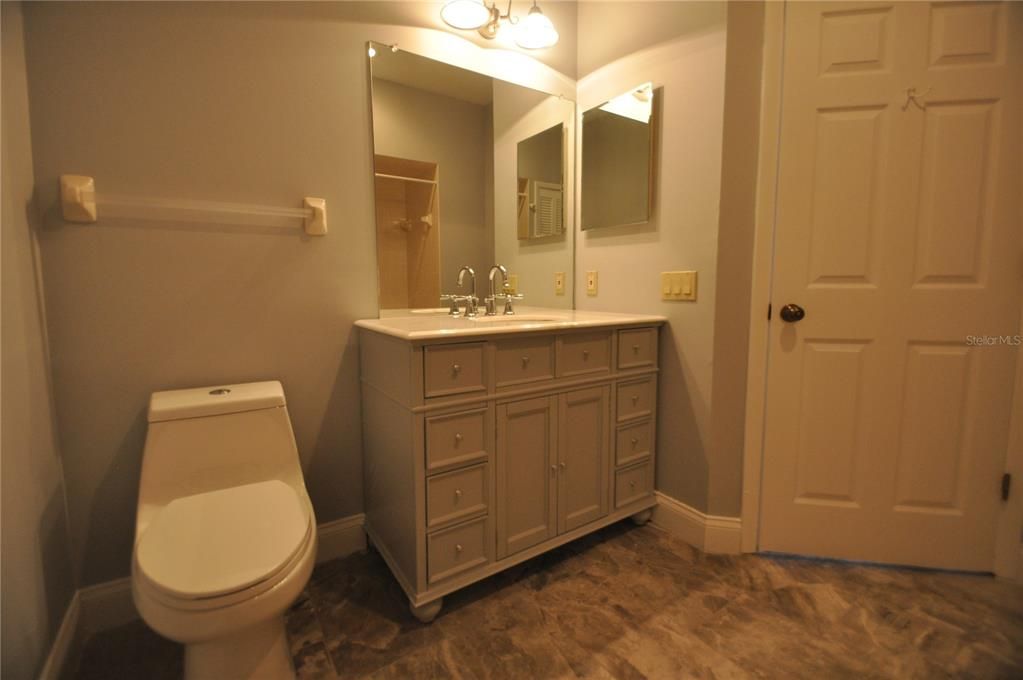 合同活跃: $2,300 (2 贝兹, 2 浴室, 1565 平方英尺)