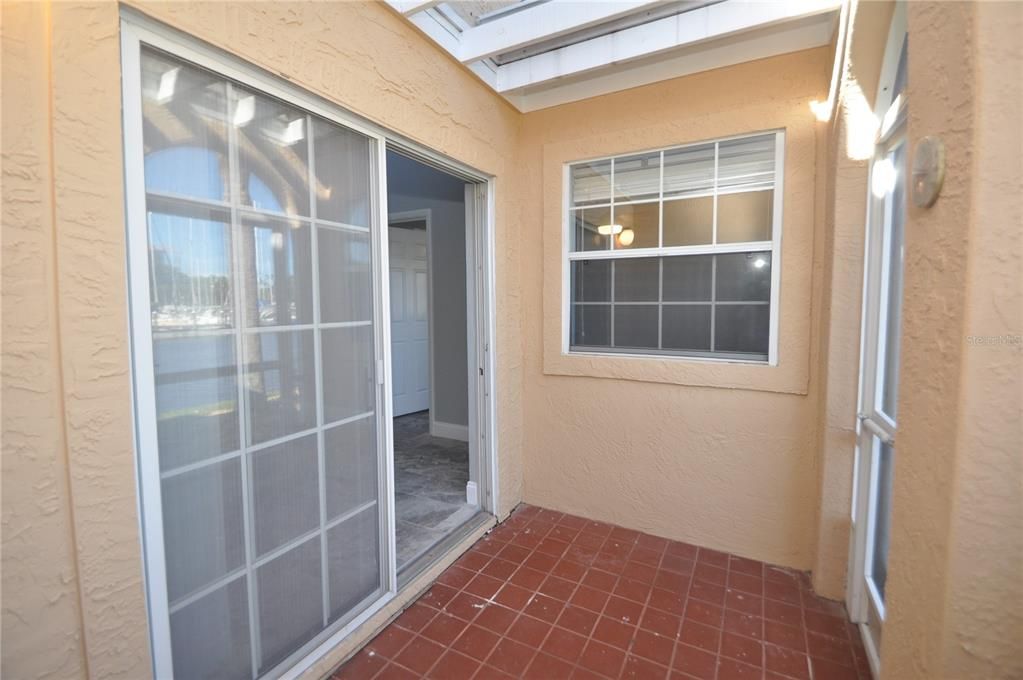 合同活跃: $2,300 (2 贝兹, 2 浴室, 1565 平方英尺)