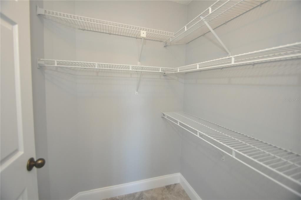 合同活跃: $2,300 (2 贝兹, 2 浴室, 1565 平方英尺)