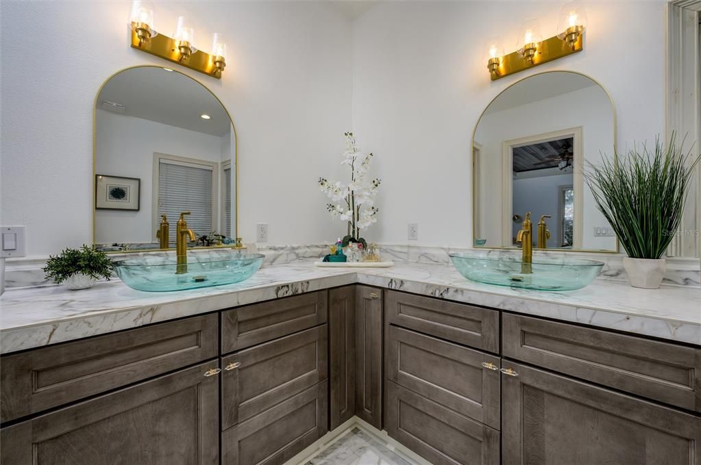 For Sale: $1,550,000 (5 beds, 4 baths, 4631 Square Feet)