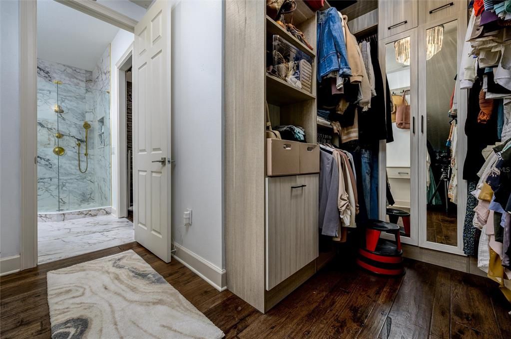 For Sale: $1,550,000 (5 beds, 4 baths, 4631 Square Feet)