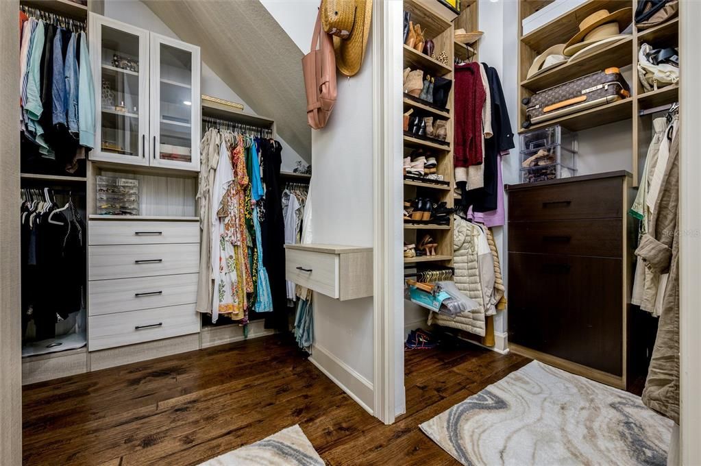 For Sale: $1,550,000 (5 beds, 4 baths, 4631 Square Feet)