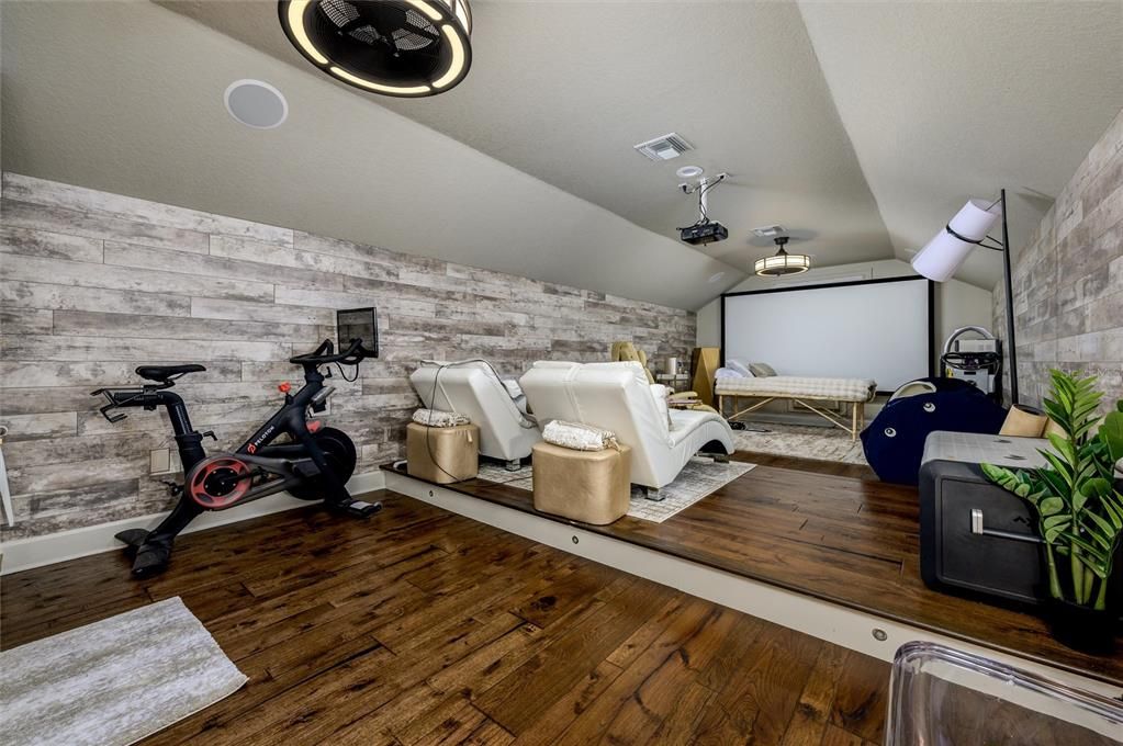 For Sale: $1,550,000 (5 beds, 4 baths, 4631 Square Feet)