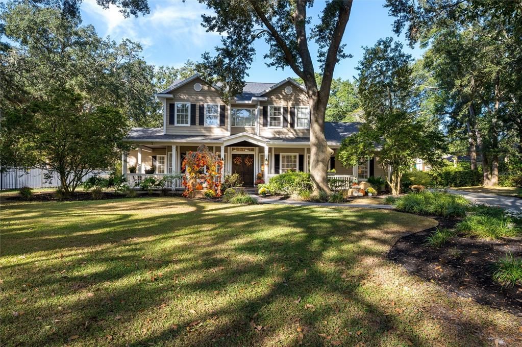 For Sale: $1,550,000 (5 beds, 4 baths, 4631 Square Feet)