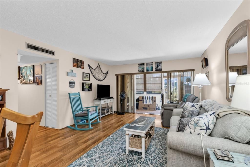 En Venta: $74,900 (1 camas, 1 baños, 672 Pies cuadrados)