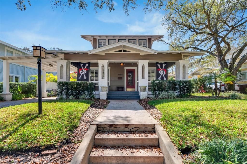 For Sale: $1,599,000 (4 beds, 3 baths, 2916 Square Feet)