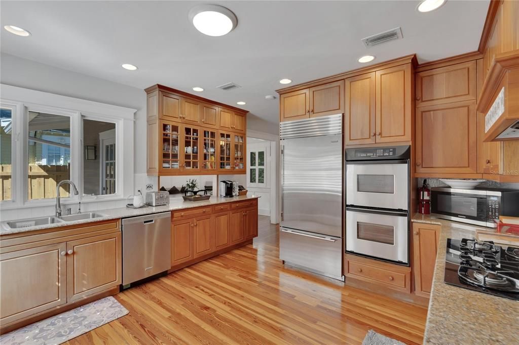 For Sale: $1,599,000 (4 beds, 3 baths, 2916 Square Feet)