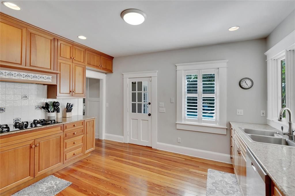 For Sale: $1,599,000 (4 beds, 3 baths, 2916 Square Feet)