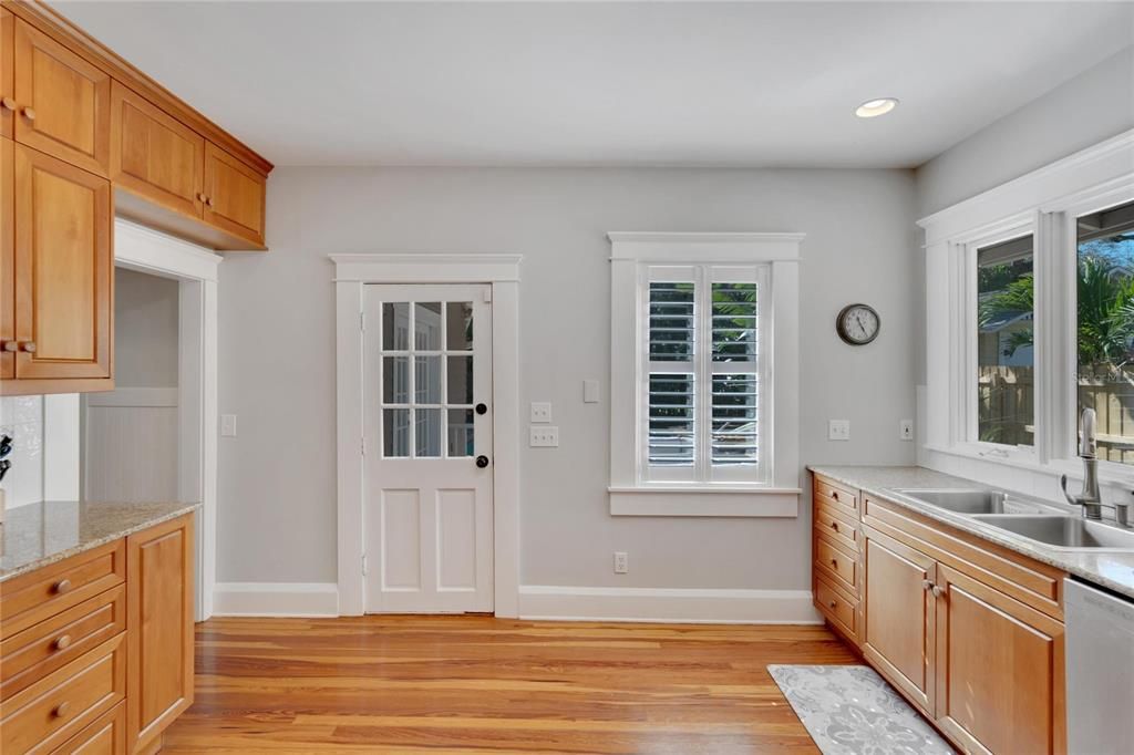 For Sale: $1,599,000 (4 beds, 3 baths, 2916 Square Feet)