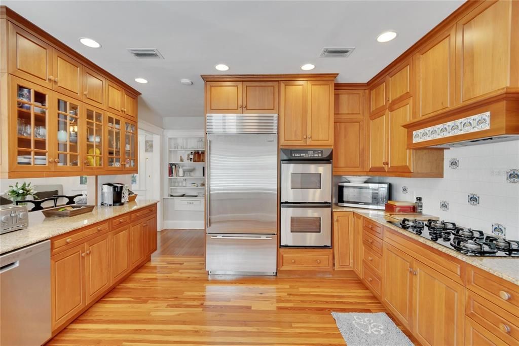 For Sale: $1,599,000 (4 beds, 3 baths, 2916 Square Feet)