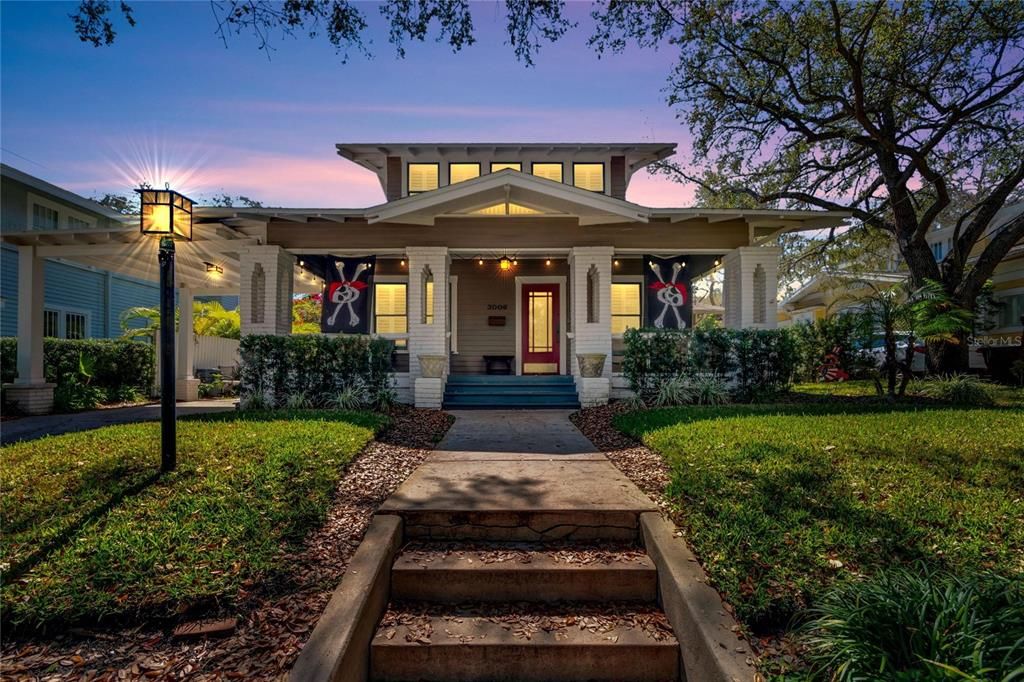 For Sale: $1,599,000 (4 beds, 3 baths, 2916 Square Feet)