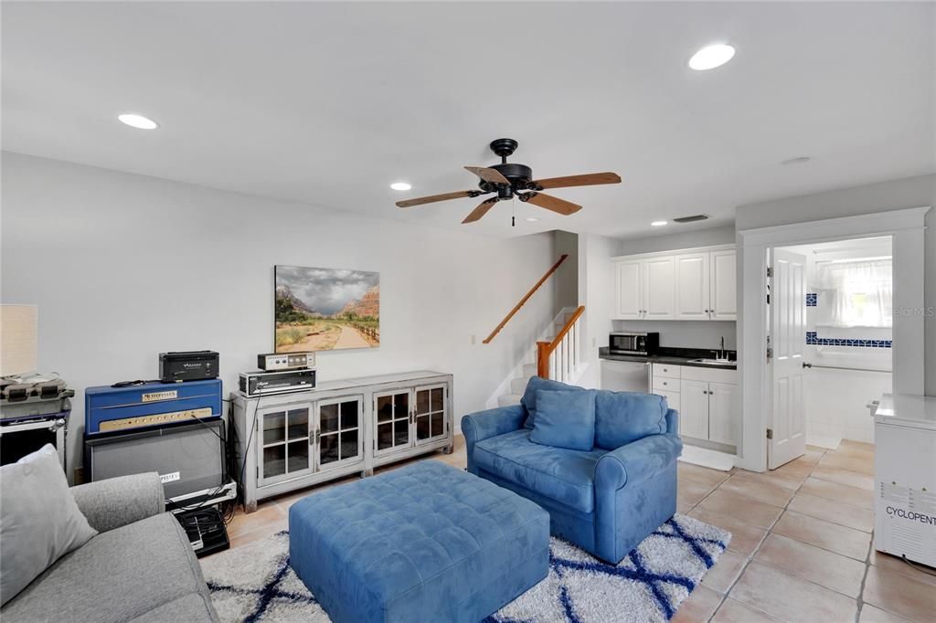 For Sale: $1,599,000 (4 beds, 3 baths, 2916 Square Feet)