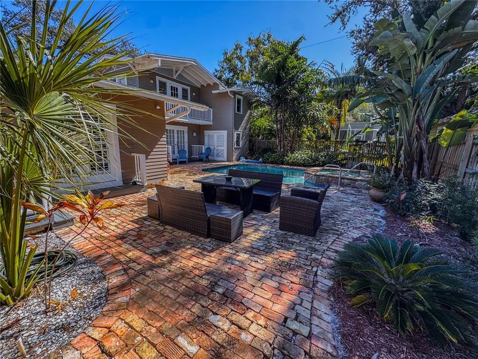 For Sale: $1,599,000 (4 beds, 3 baths, 2916 Square Feet)