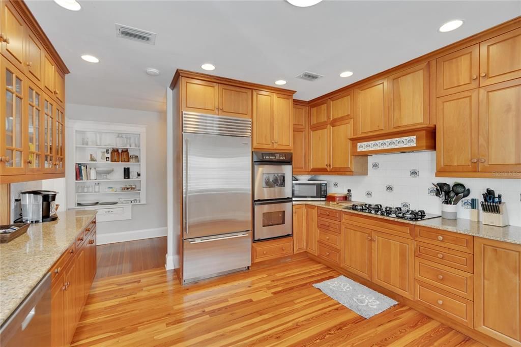 For Sale: $1,599,000 (4 beds, 3 baths, 2916 Square Feet)