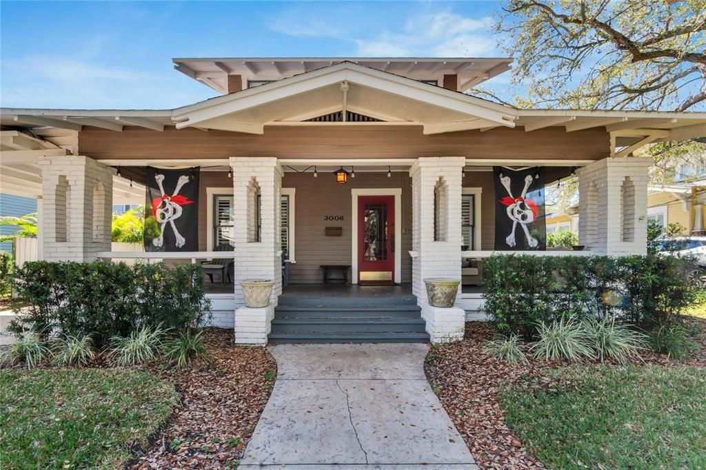 For Sale: $1,599,000 (4 beds, 3 baths, 2916 Square Feet)