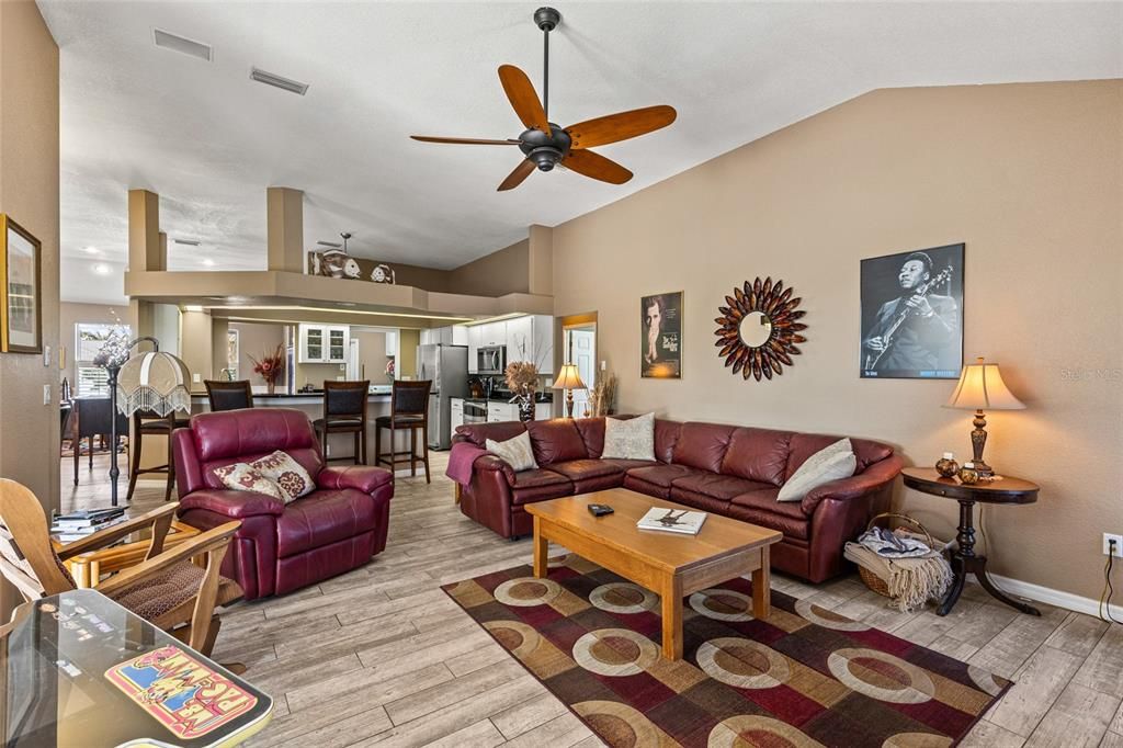 На продажу: $475,000 (3 спален, 2 ванн, 2495 Квадратных фут)