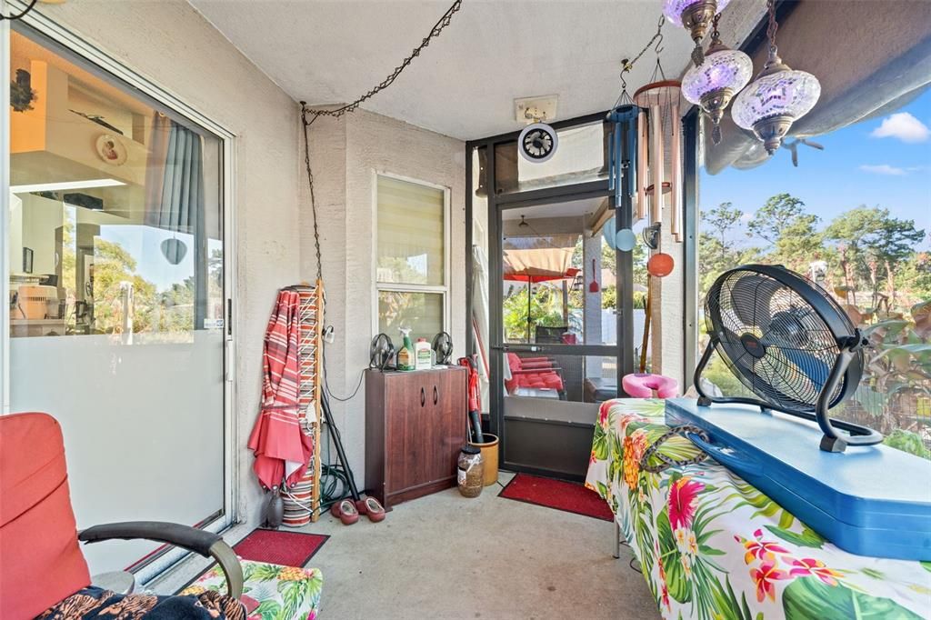 Active With Contract: $279,900 (3 beds, 2 baths, 1365 Square Feet)