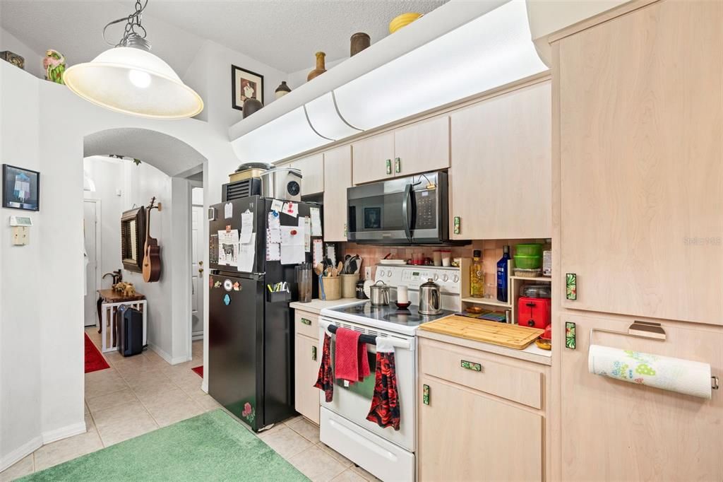 Active With Contract: $279,900 (3 beds, 2 baths, 1365 Square Feet)