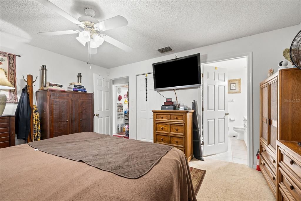 Active With Contract: $279,900 (3 beds, 2 baths, 1365 Square Feet)