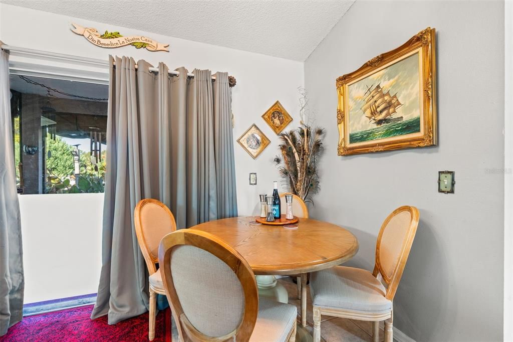 Active With Contract: $279,900 (3 beds, 2 baths, 1365 Square Feet)