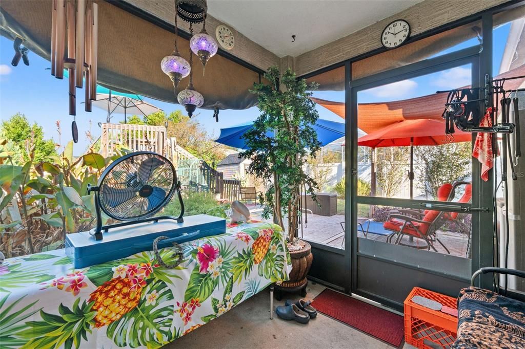 Active With Contract: $279,900 (3 beds, 2 baths, 1365 Square Feet)