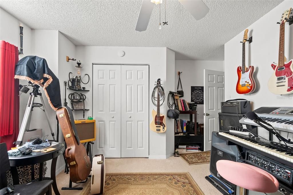 Active With Contract: $279,900 (3 beds, 2 baths, 1365 Square Feet)